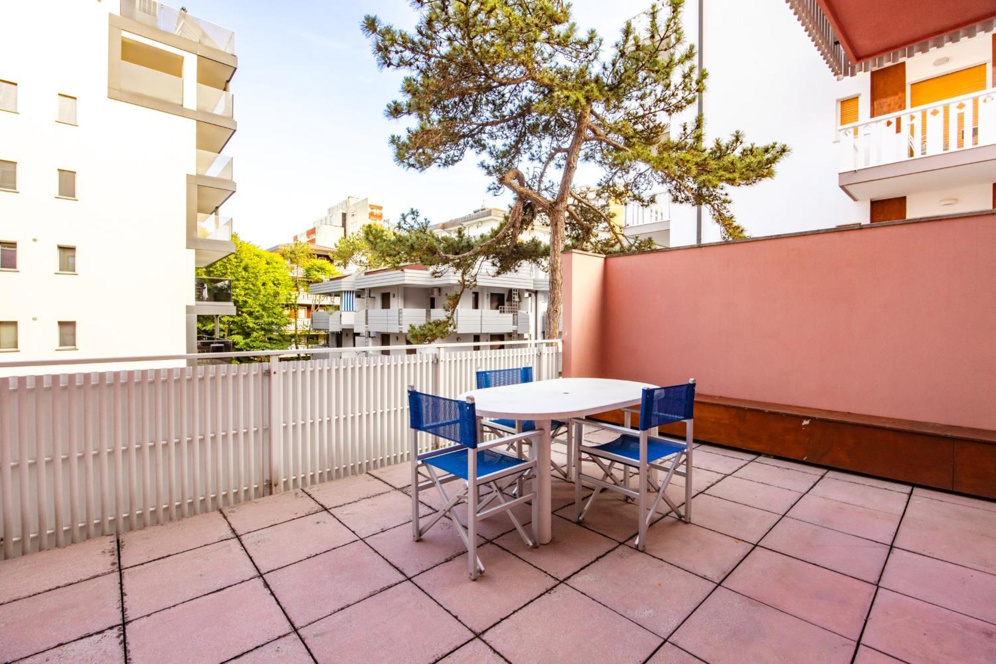 Aparthotel Carinzia Lignano Sabbiadoro Luaran gambar