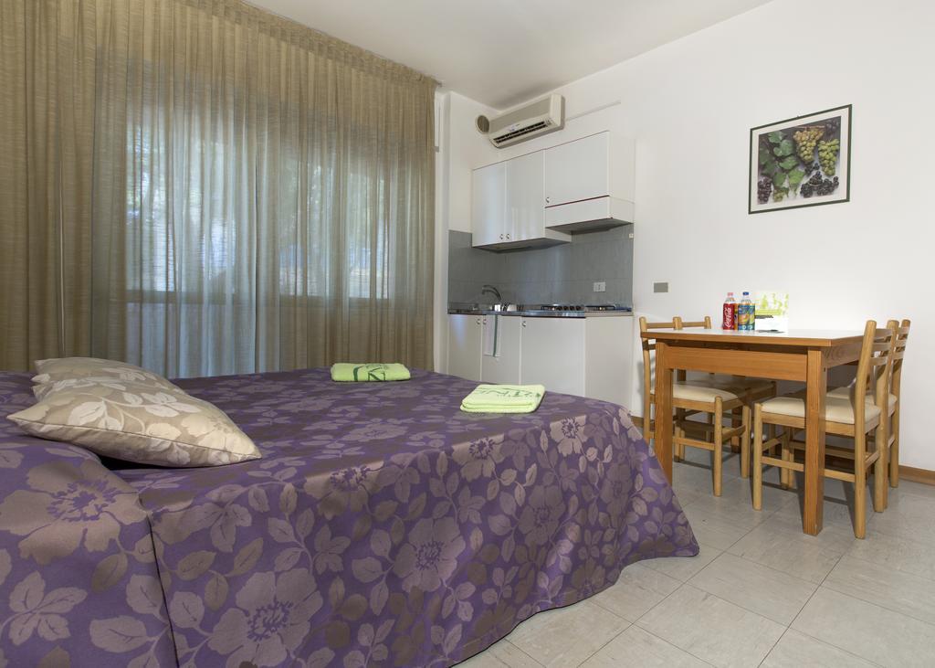 Aparthotel Carinzia Lignano Sabbiadoro Luaran gambar