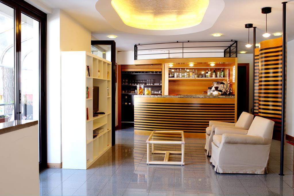 Aparthotel Carinzia Lignano Sabbiadoro Luaran gambar