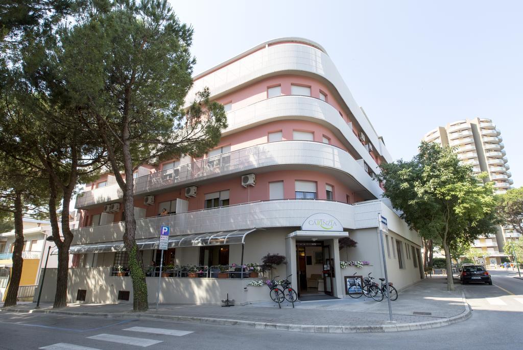 Aparthotel Carinzia Lignano Sabbiadoro Luaran gambar